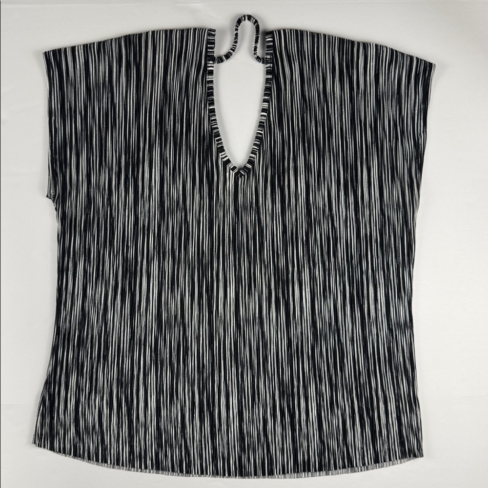 Women’s sleeveless V neck blouse size 1X - Picture 5 of 5